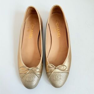 CHANEL Gold Metallic Leather Interlocking CC Cap Toe Ballerina Flats EU 40.5